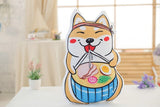 Coussin Shiba Inu Ramen sur une table